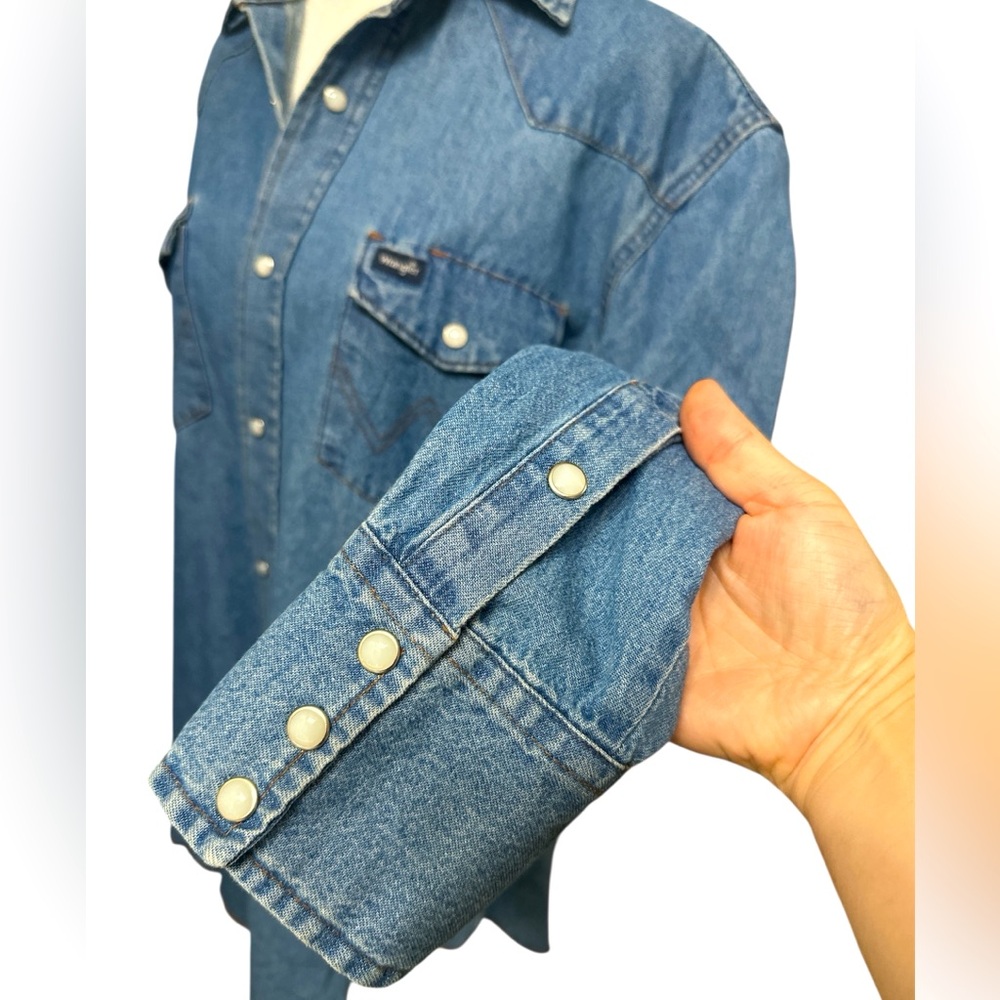 Vintage WRANGLER Pearl Snap Denim Button Up Western Wear